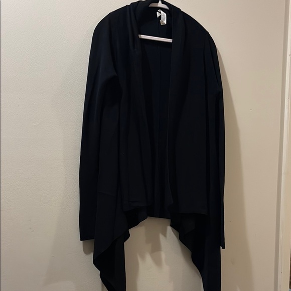 Lululemon Elegant Black Women's Sweater - size 6 - asymmetrical hem - Picture 1 of 5